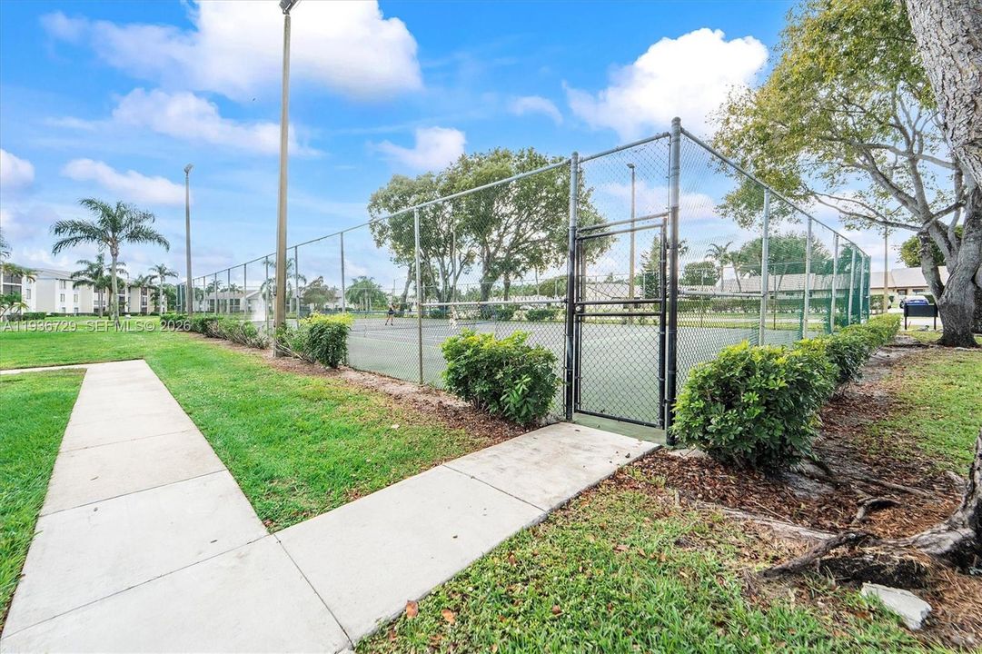 На продажу: $180,000 (1 спален, 1 ванн, 624 Квадратных фут)