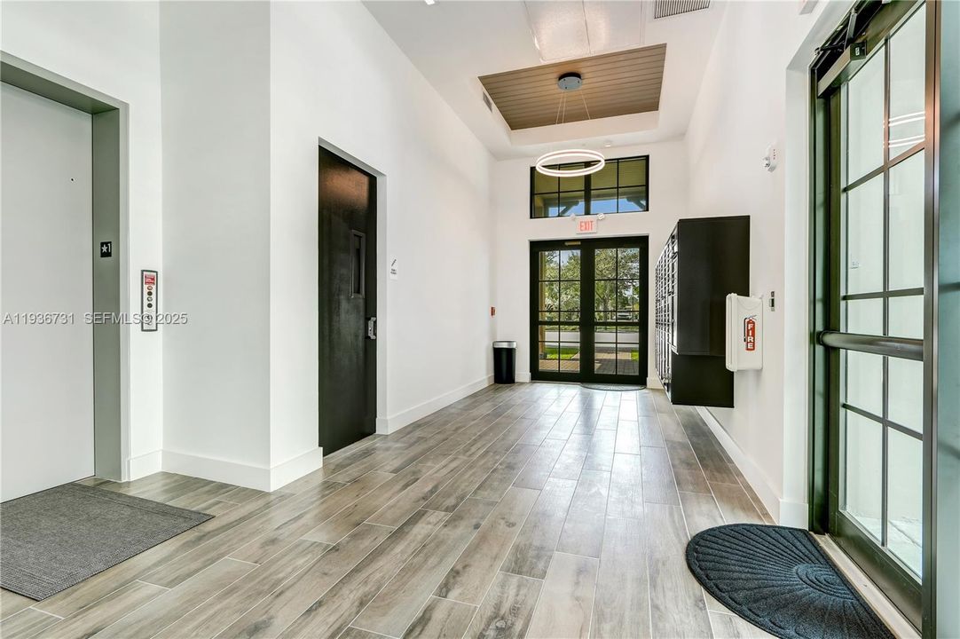 For Rent: $1,700 (0 beds, 1 baths, 434 Square Feet)