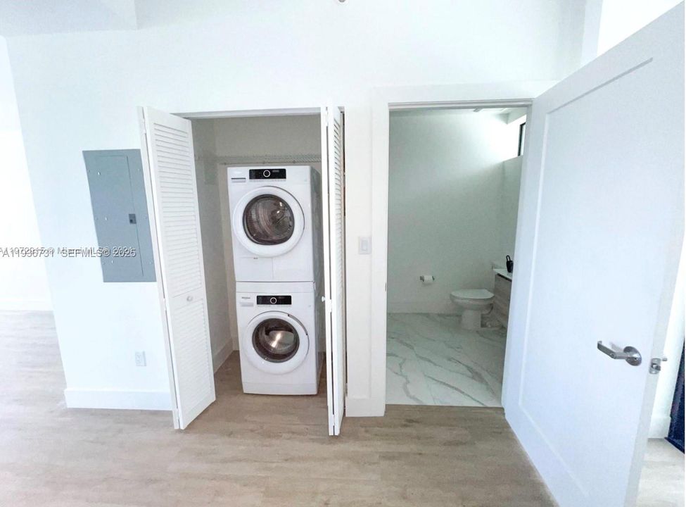 For Rent: $1,700 (0 beds, 1 baths, 434 Square Feet)