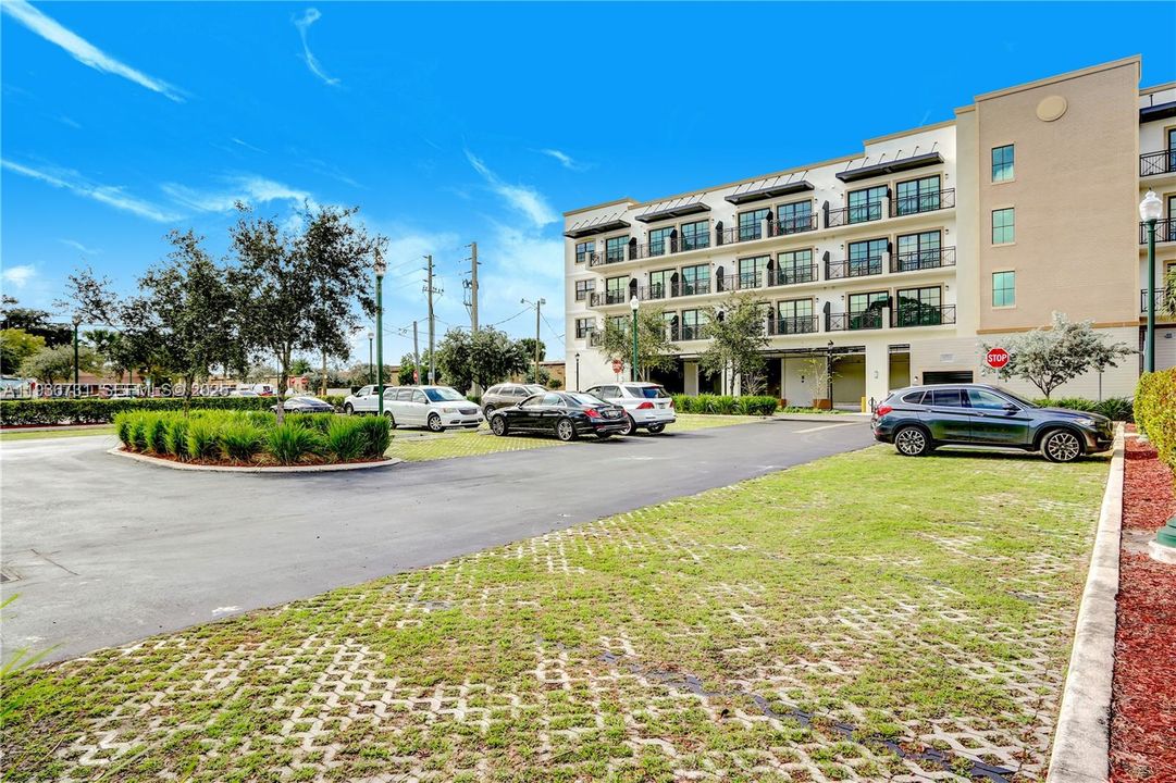 For Rent: $1,700 (0 beds, 1 baths, 434 Square Feet)