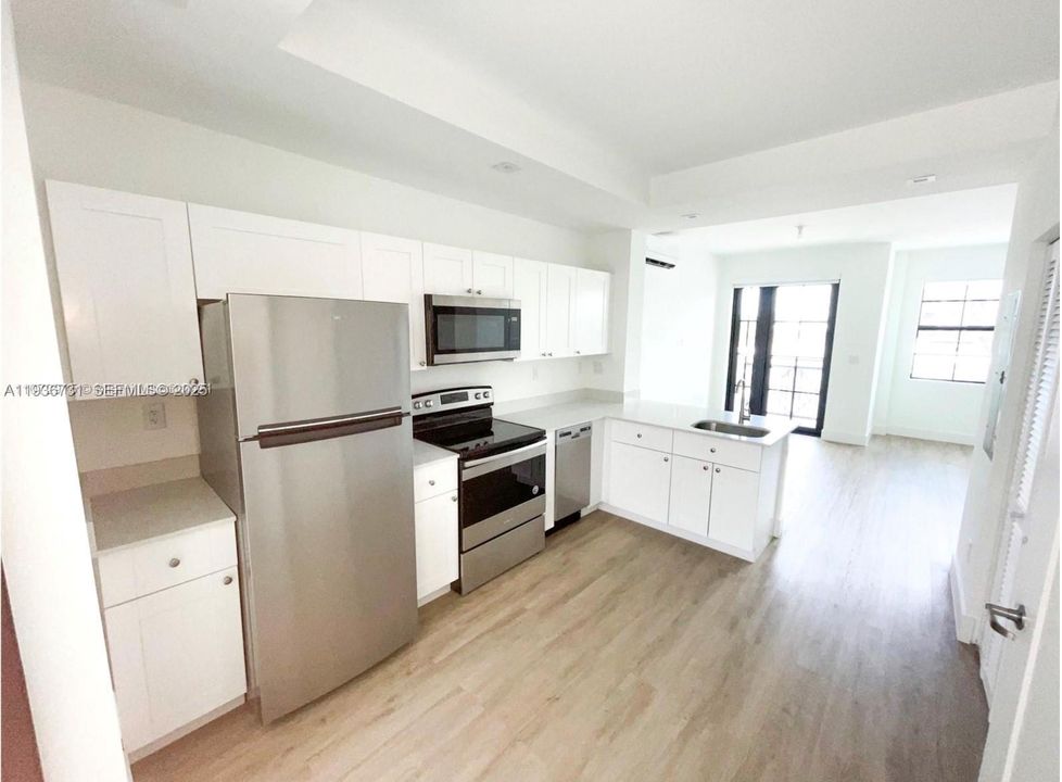 For Rent: $1,700 (0 beds, 1 baths, 434 Square Feet)