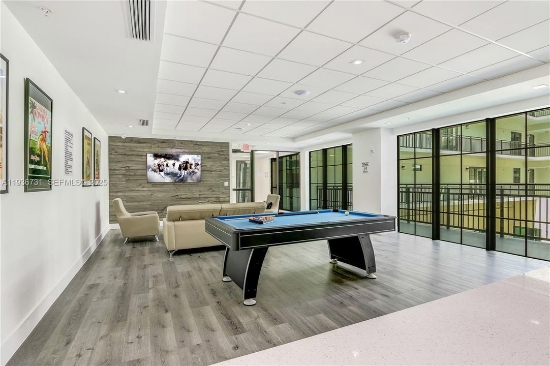 For Rent: $1,700 (0 beds, 1 baths, 434 Square Feet)