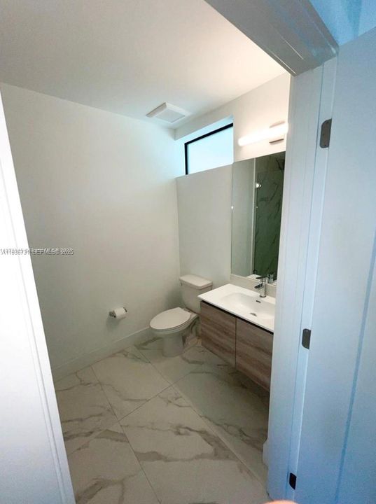 For Rent: $1,700 (0 beds, 1 baths, 434 Square Feet)