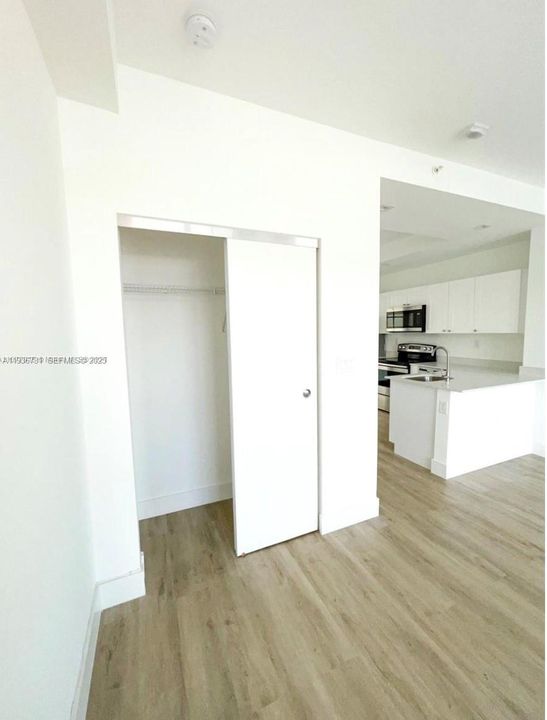 For Rent: $1,700 (0 beds, 1 baths, 434 Square Feet)