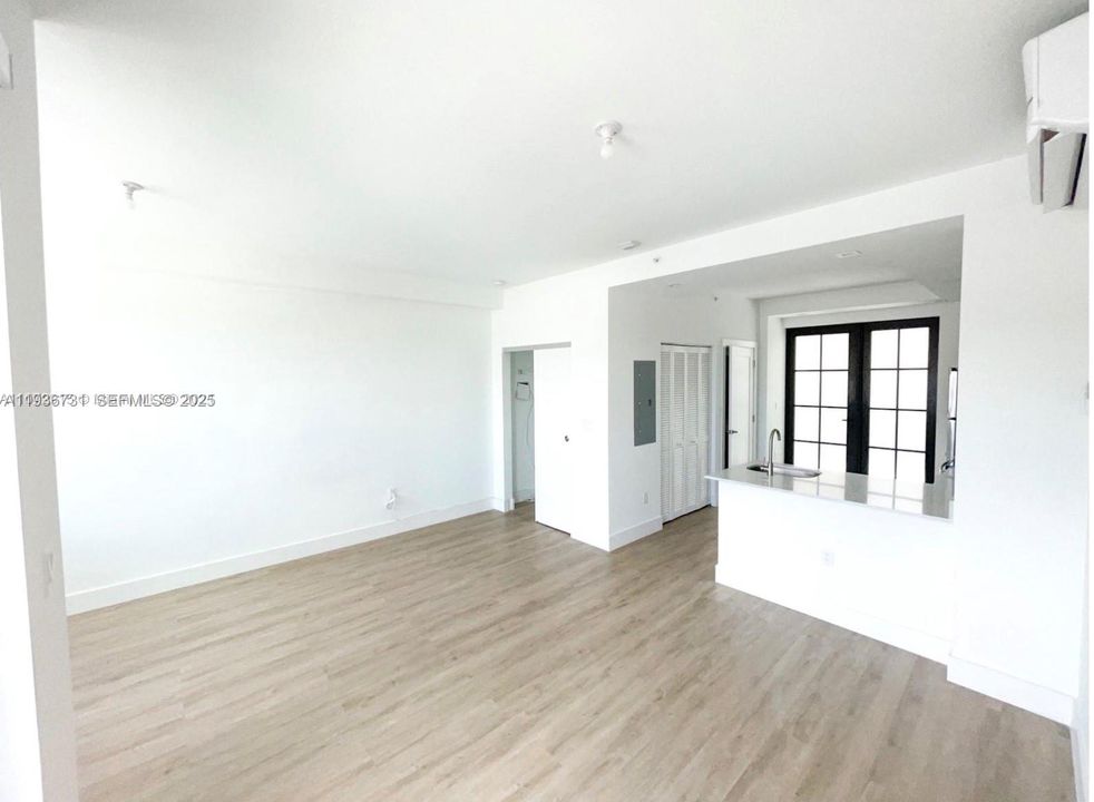 For Rent: $1,700 (0 beds, 1 baths, 434 Square Feet)