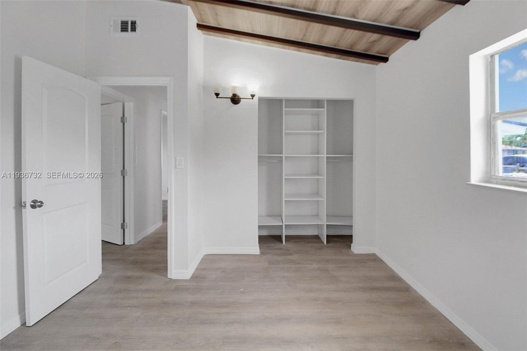 出租: $3,000 (3 贝兹, 2 浴室, 984 平方英尺)