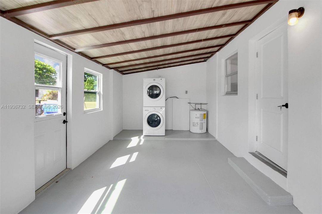 出租: $3,000 (3 贝兹, 2 浴室, 984 平方英尺)