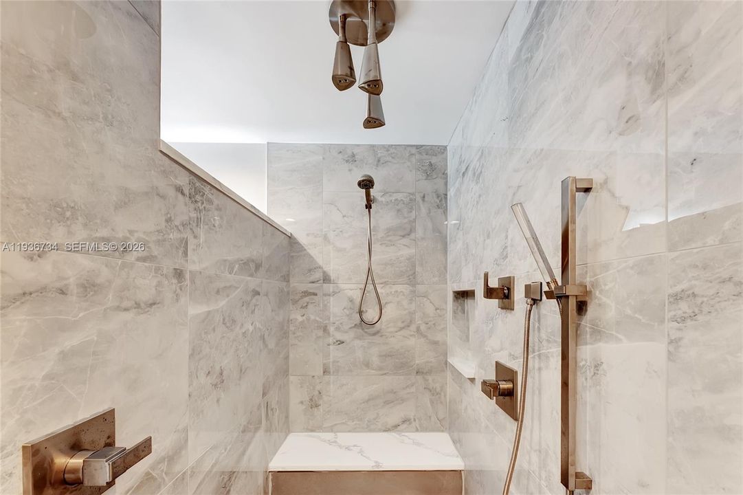 En Venta: $795,000 (4 camas, 2 baños, 2459 Pies cuadrados)