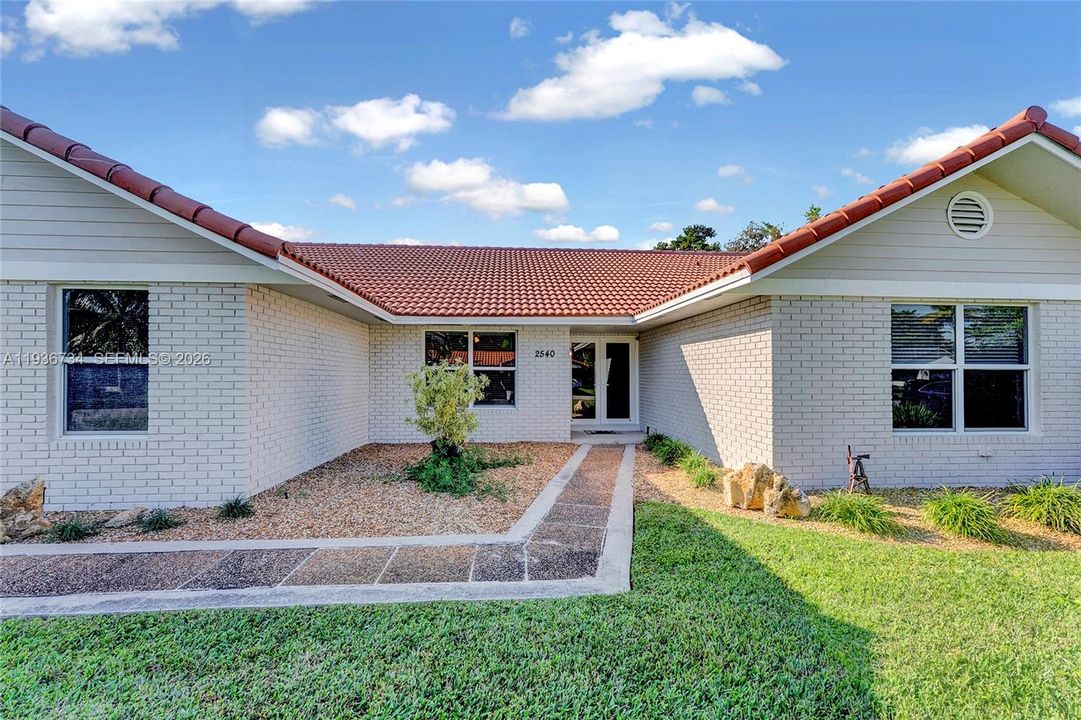 En Venta: $795,000 (4 camas, 2 baños, 2459 Pies cuadrados)