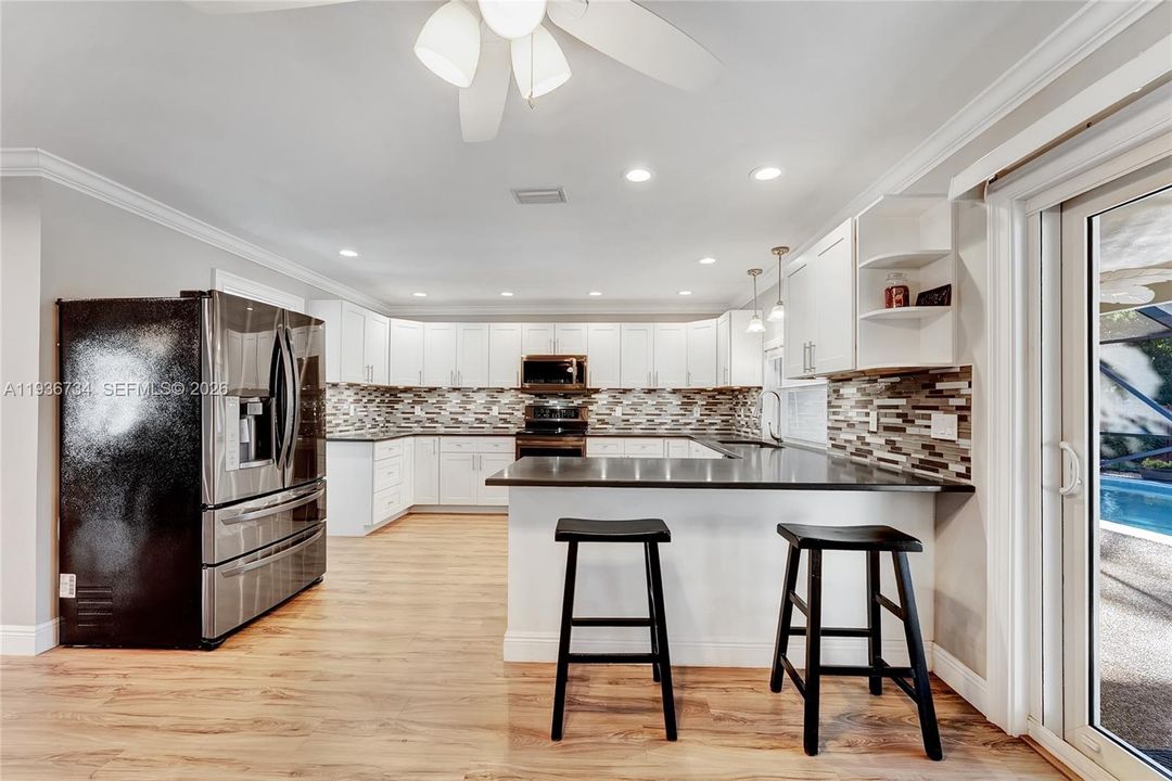 En Venta: $795,000 (4 camas, 2 baños, 2459 Pies cuadrados)