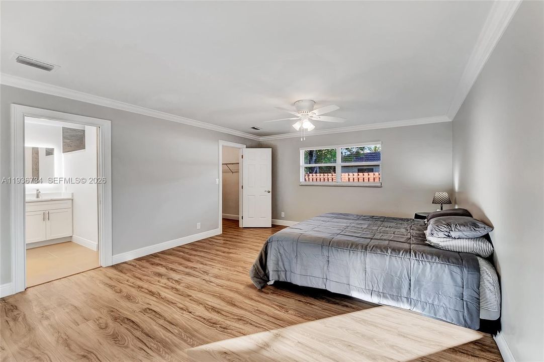 En Venta: $795,000 (4 camas, 2 baños, 2459 Pies cuadrados)