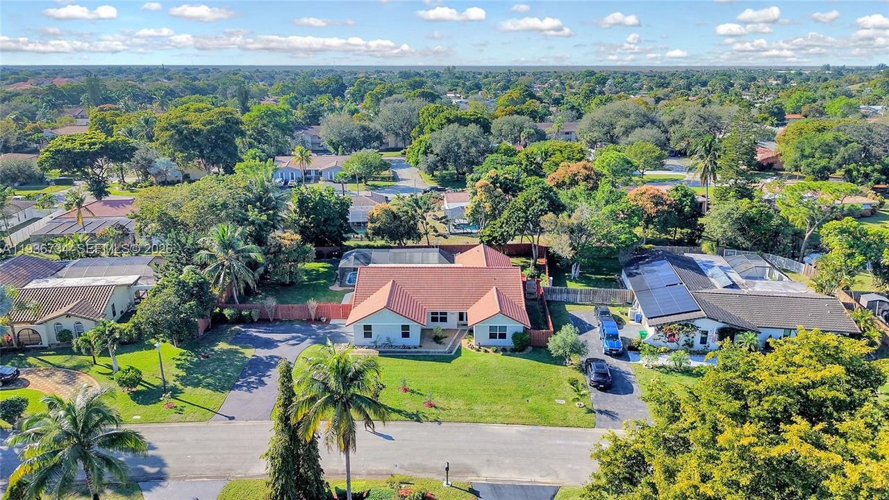 En Venta: $795,000 (4 camas, 2 baños, 2459 Pies cuadrados)