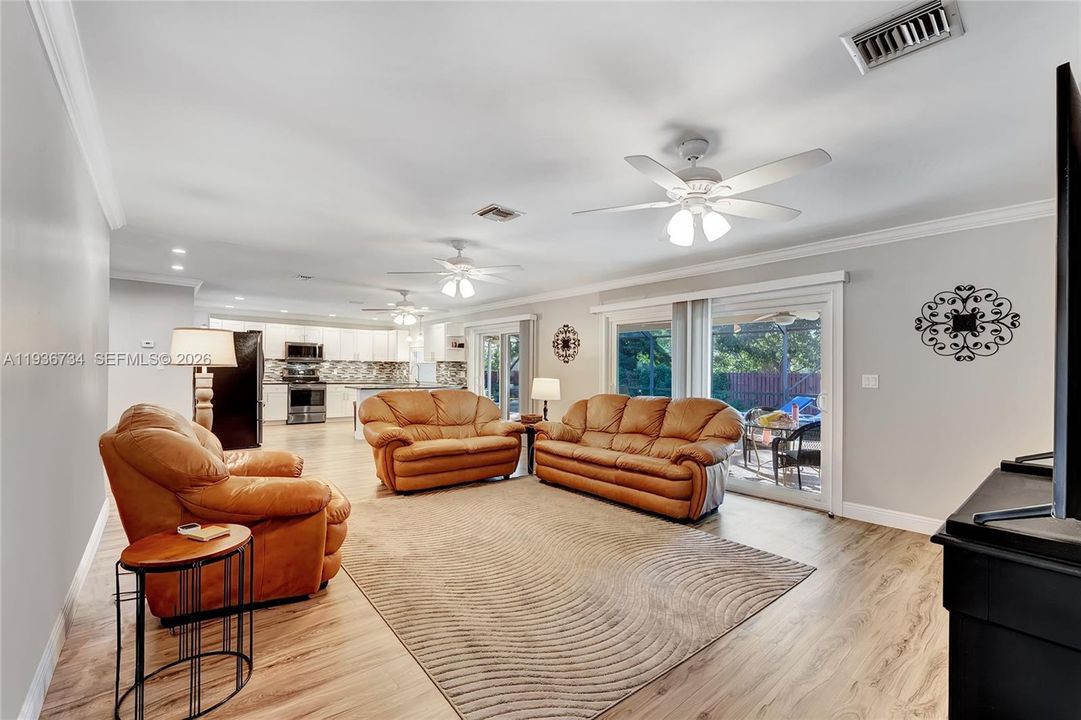 En Venta: $795,000 (4 camas, 2 baños, 2459 Pies cuadrados)