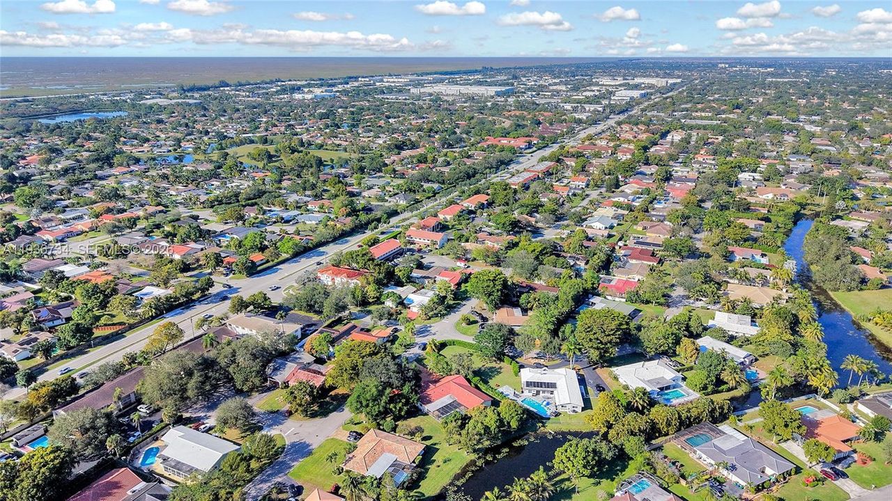 En Venta: $795,000 (4 camas, 2 baños, 2459 Pies cuadrados)