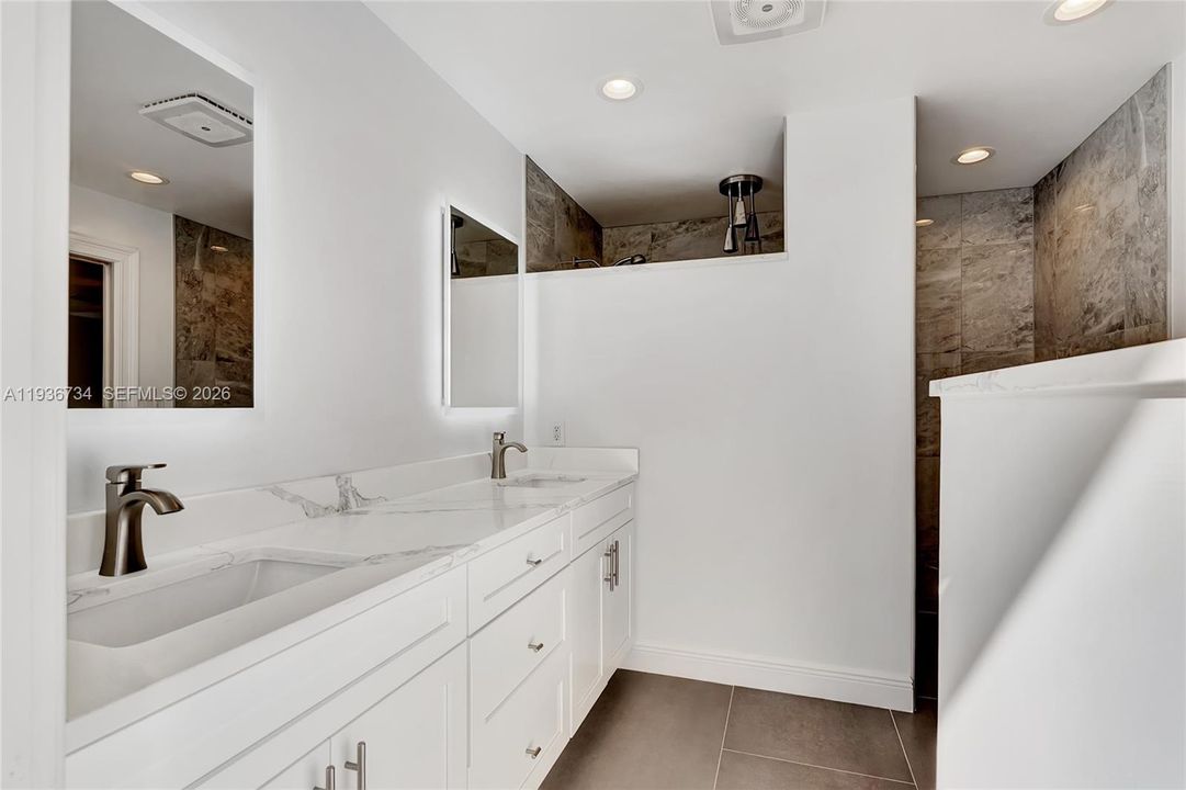 En Venta: $795,000 (4 camas, 2 baños, 2459 Pies cuadrados)