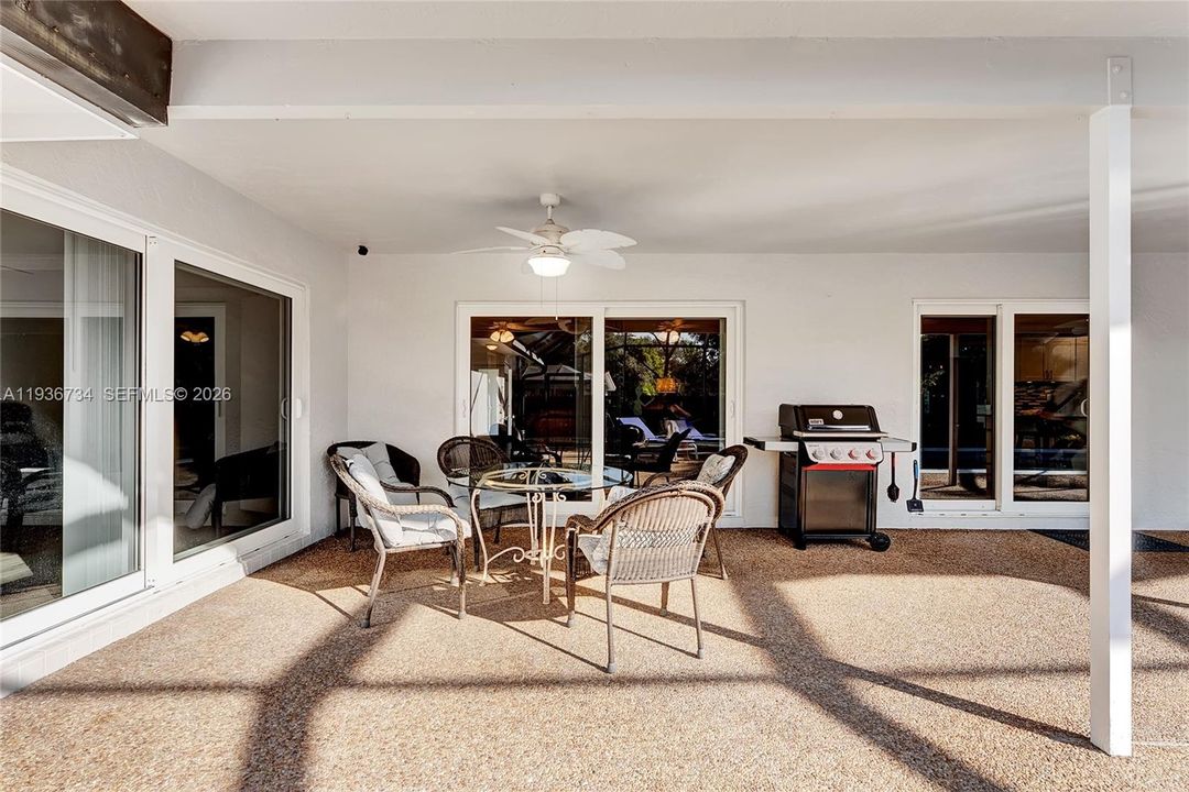 En Venta: $795,000 (4 camas, 2 baños, 2459 Pies cuadrados)