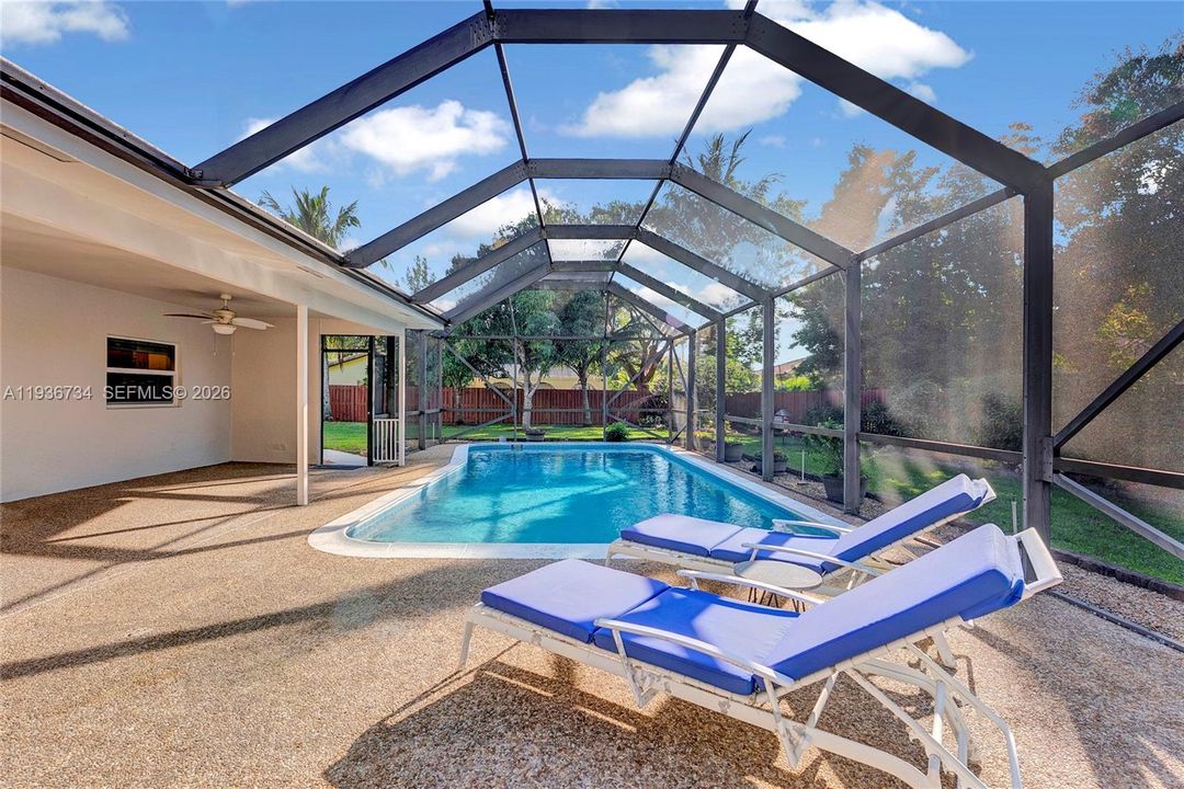 En Venta: $795,000 (4 camas, 2 baños, 2459 Pies cuadrados)