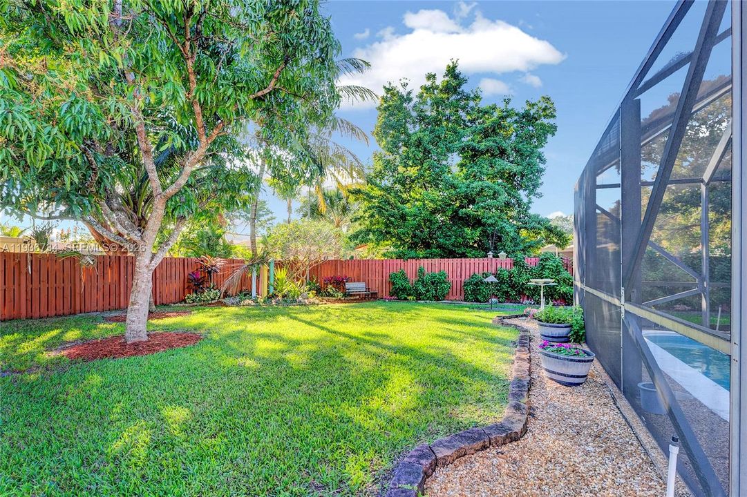 En Venta: $795,000 (4 camas, 2 baños, 2459 Pies cuadrados)