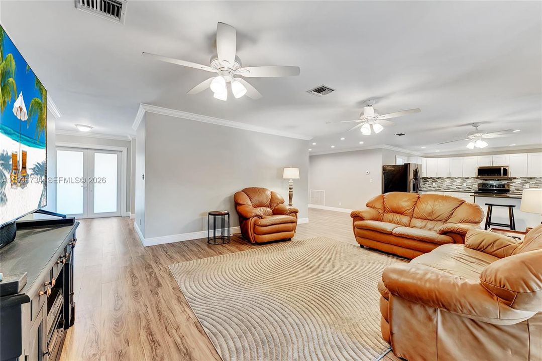 En Venta: $795,000 (4 camas, 2 baños, 2459 Pies cuadrados)