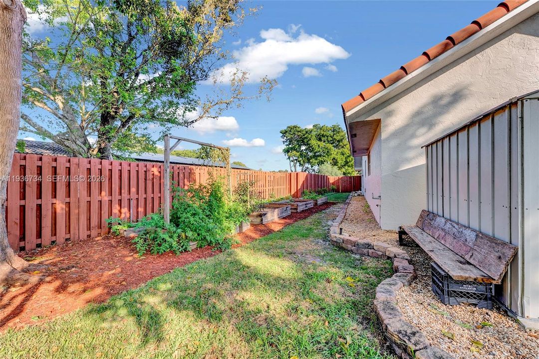 En Venta: $795,000 (4 camas, 2 baños, 2459 Pies cuadrados)