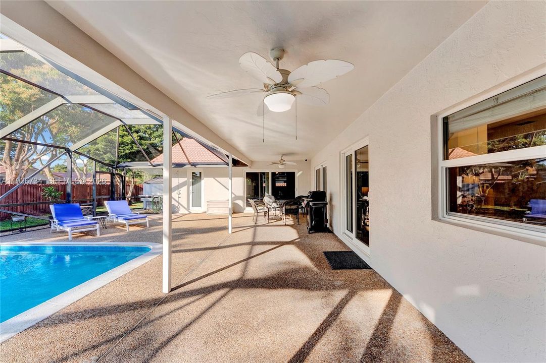 En Venta: $795,000 (4 camas, 2 baños, 2459 Pies cuadrados)