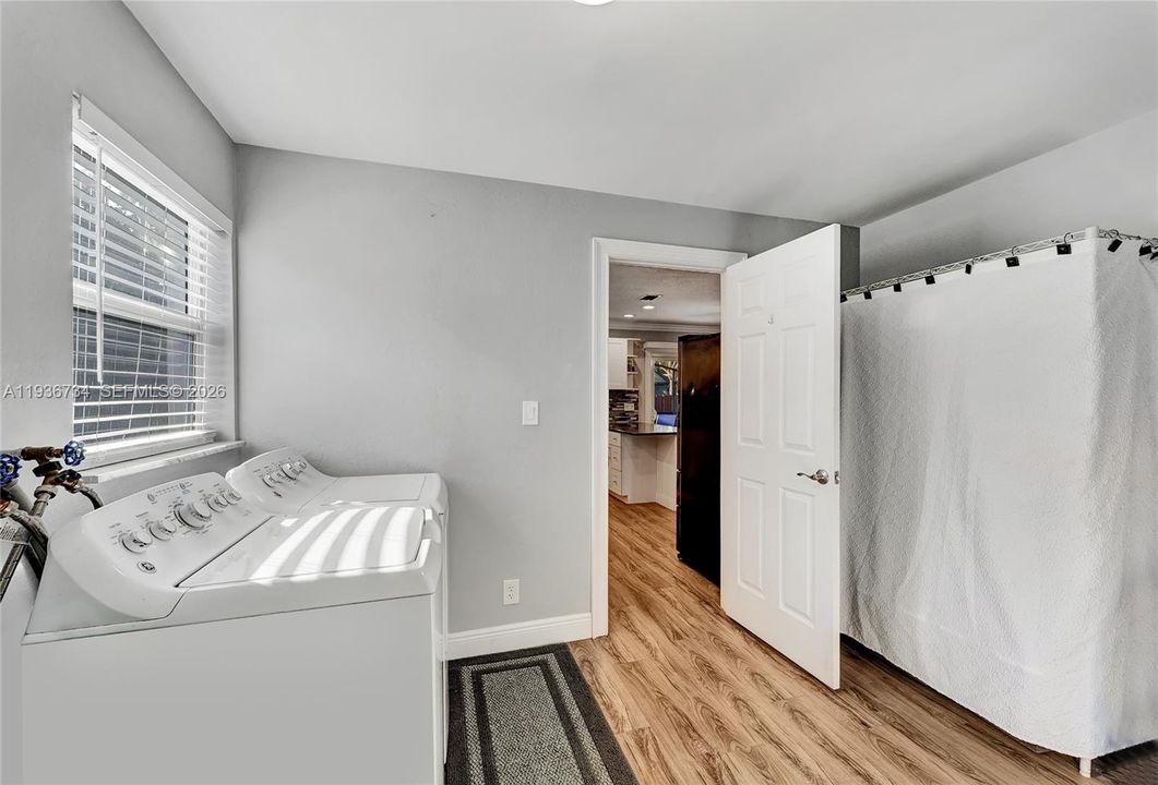 En Venta: $795,000 (4 camas, 2 baños, 2459 Pies cuadrados)