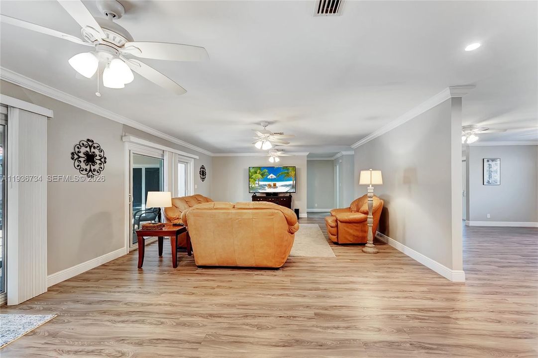 En Venta: $795,000 (4 camas, 2 baños, 2459 Pies cuadrados)