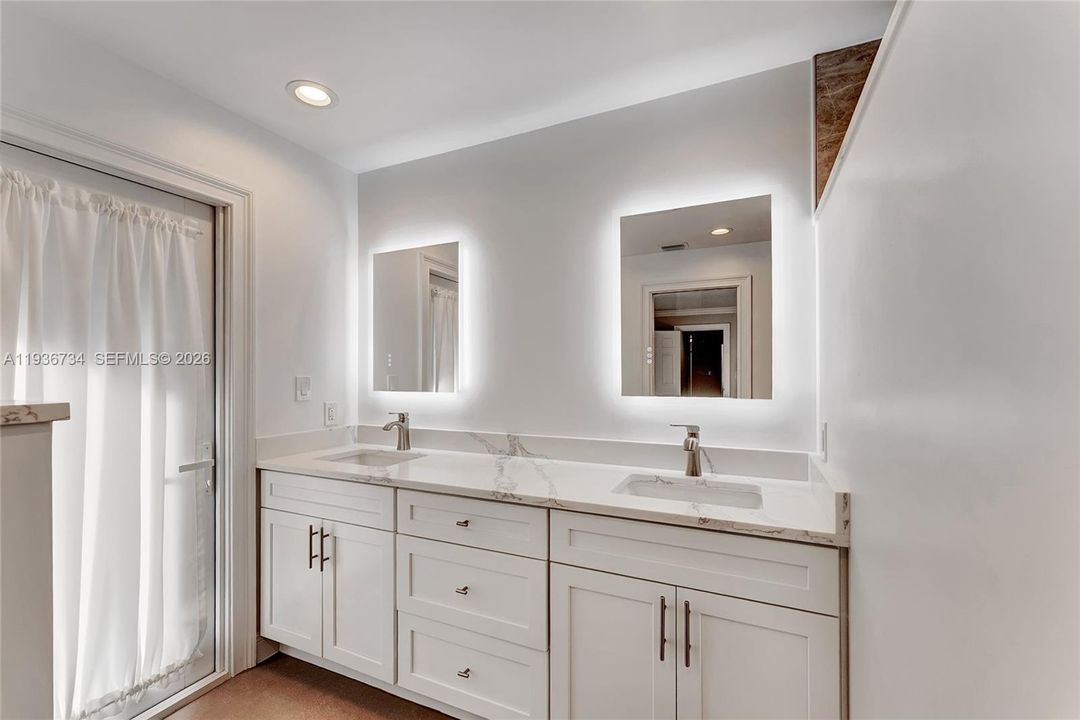 En Venta: $795,000 (4 camas, 2 baños, 2459 Pies cuadrados)