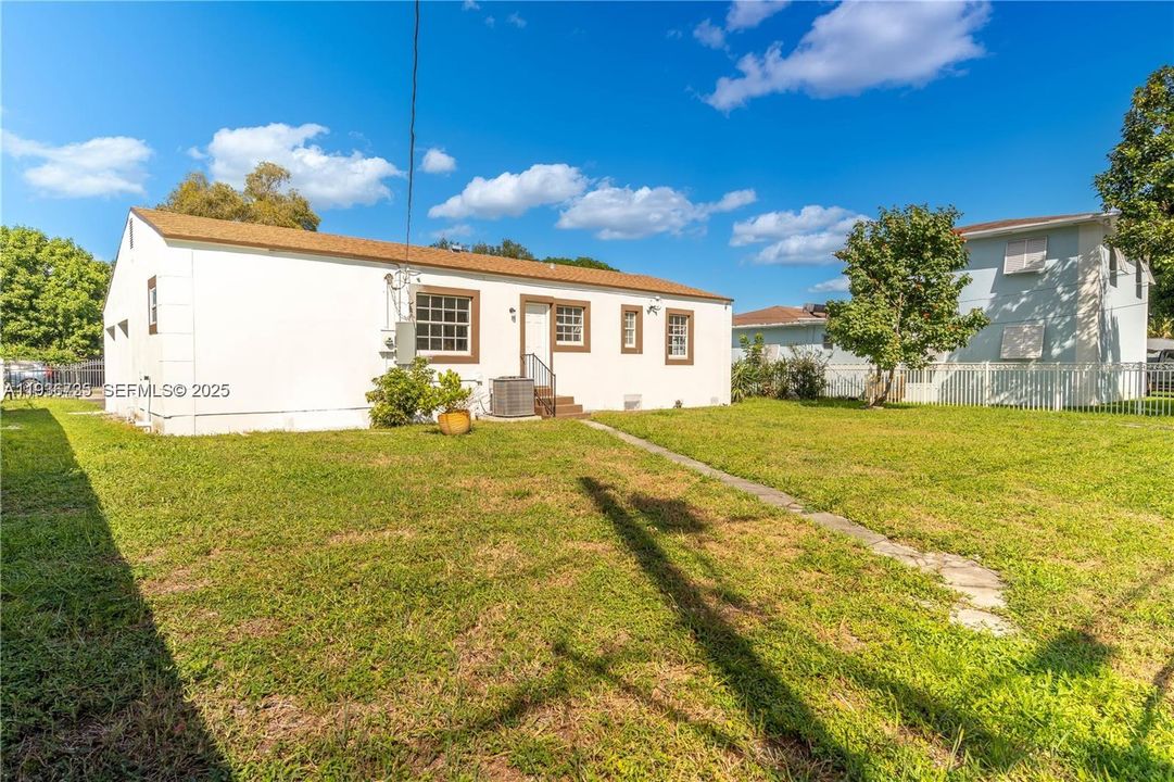 For Sale: $535,000 (3 beds, 2 baths, 1075 Square Feet)