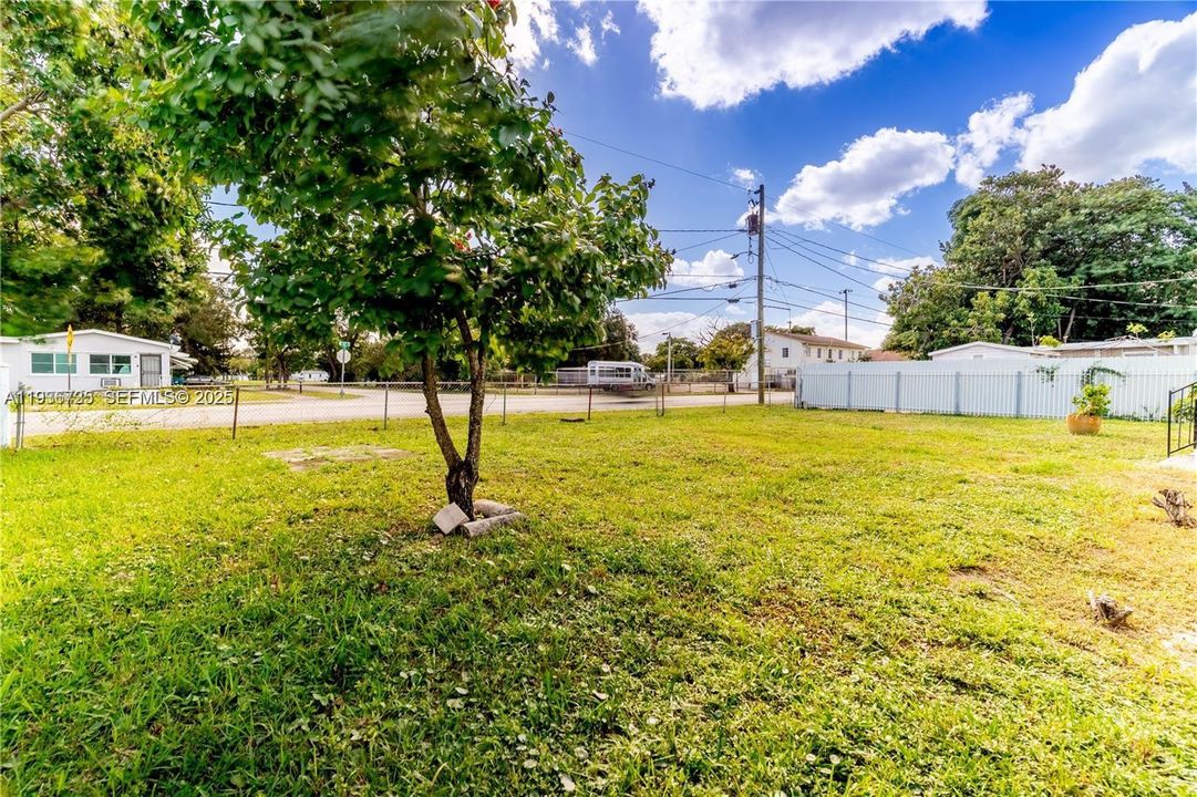 For Sale: $535,000 (3 beds, 2 baths, 1075 Square Feet)