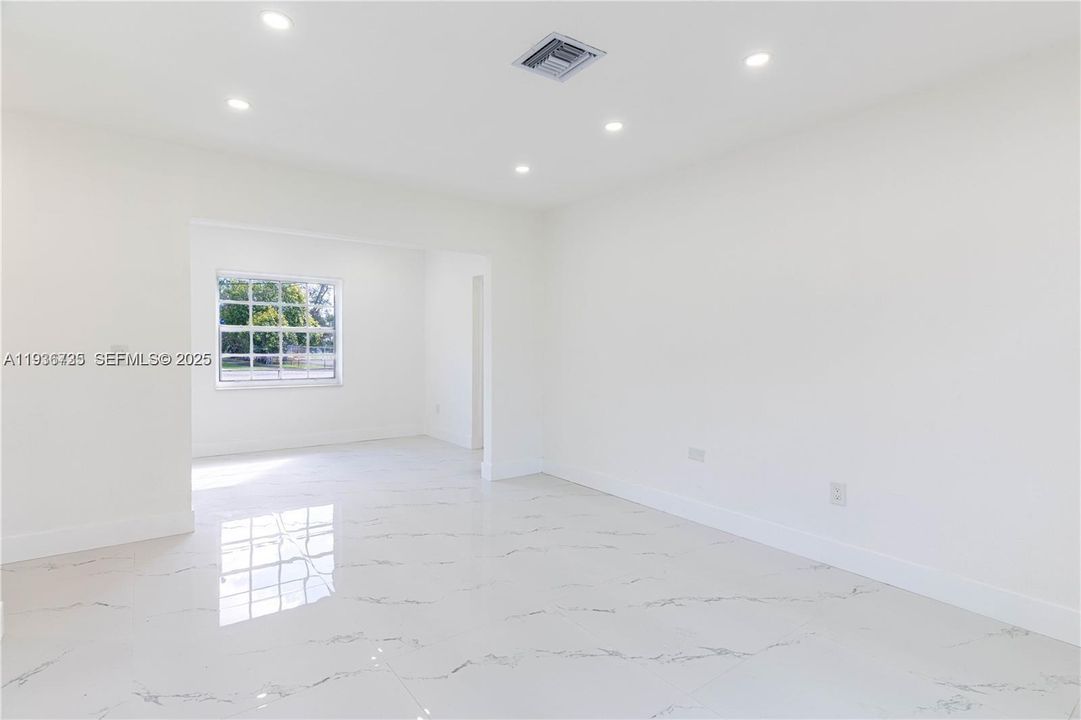 For Sale: $535,000 (3 beds, 2 baths, 1075 Square Feet)