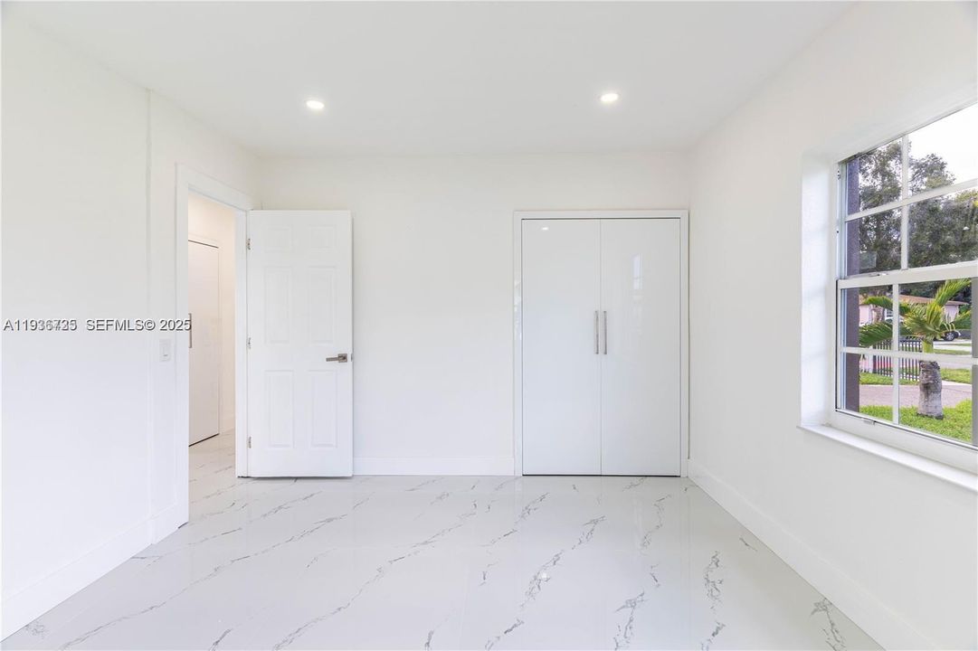 For Sale: $535,000 (3 beds, 2 baths, 1075 Square Feet)