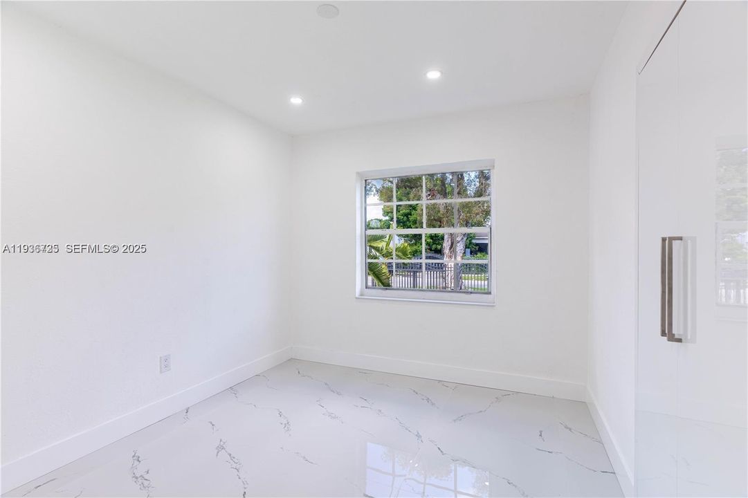 For Sale: $535,000 (3 beds, 2 baths, 1075 Square Feet)