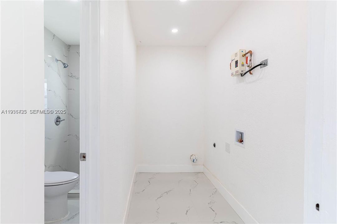 For Sale: $535,000 (3 beds, 2 baths, 1075 Square Feet)