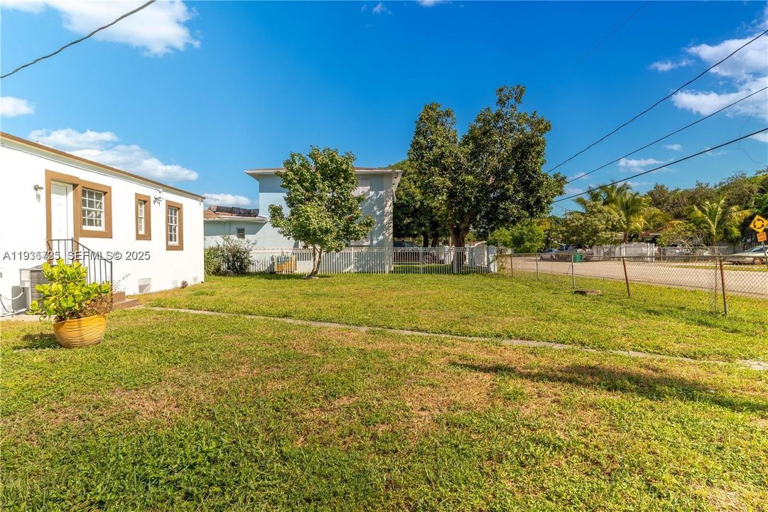 For Sale: $535,000 (3 beds, 2 baths, 1075 Square Feet)