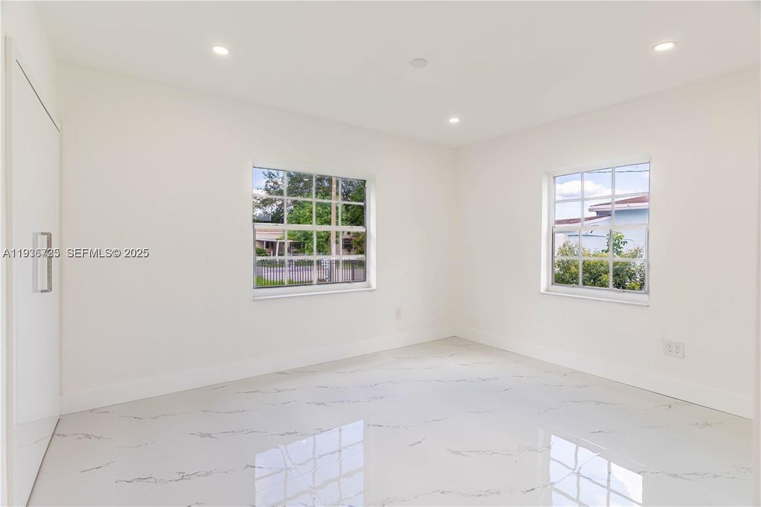 For Sale: $535,000 (3 beds, 2 baths, 1075 Square Feet)