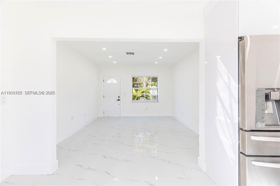 For Sale: $535,000 (3 beds, 2 baths, 1075 Square Feet)