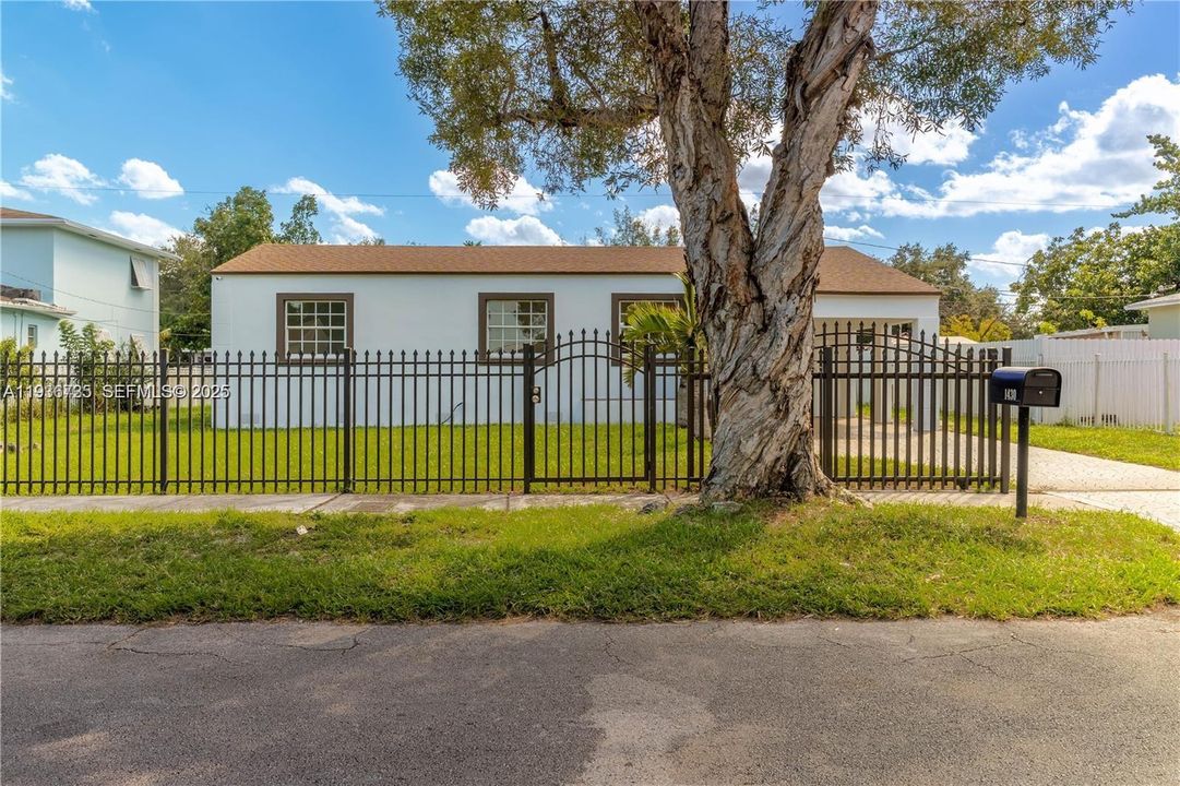 For Sale: $535,000 (3 beds, 2 baths, 1075 Square Feet)