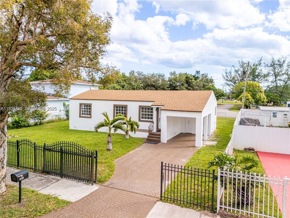 For Sale: $535,000 (3 beds, 2 baths, 1075 Square Feet)