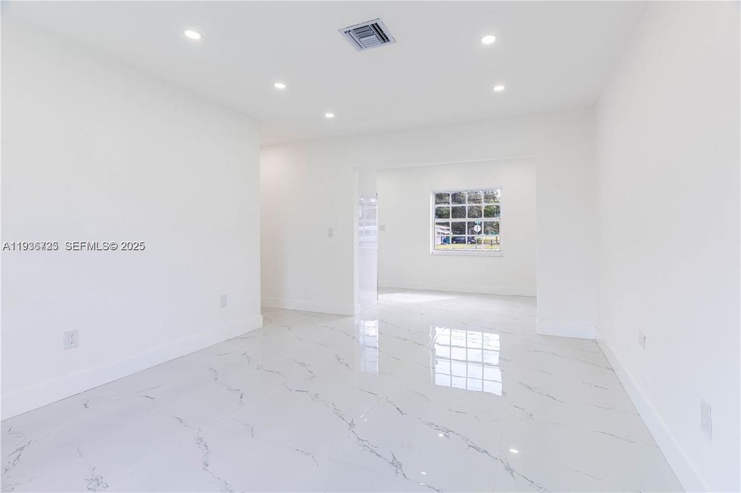 For Sale: $535,000 (3 beds, 2 baths, 1075 Square Feet)