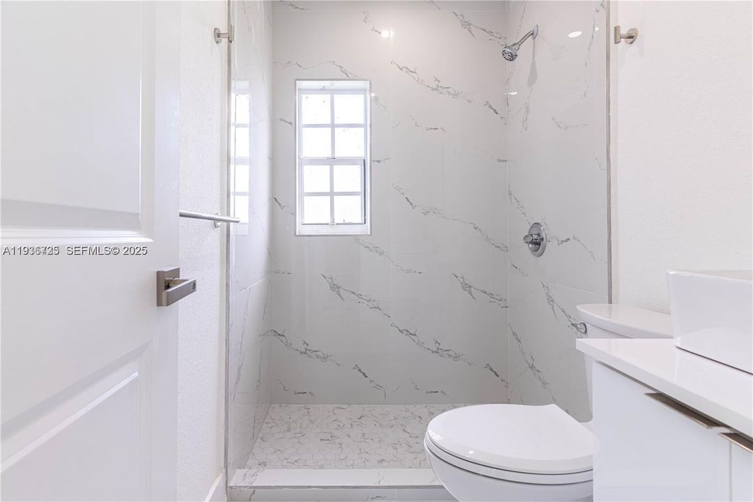 For Sale: $535,000 (3 beds, 2 baths, 1075 Square Feet)