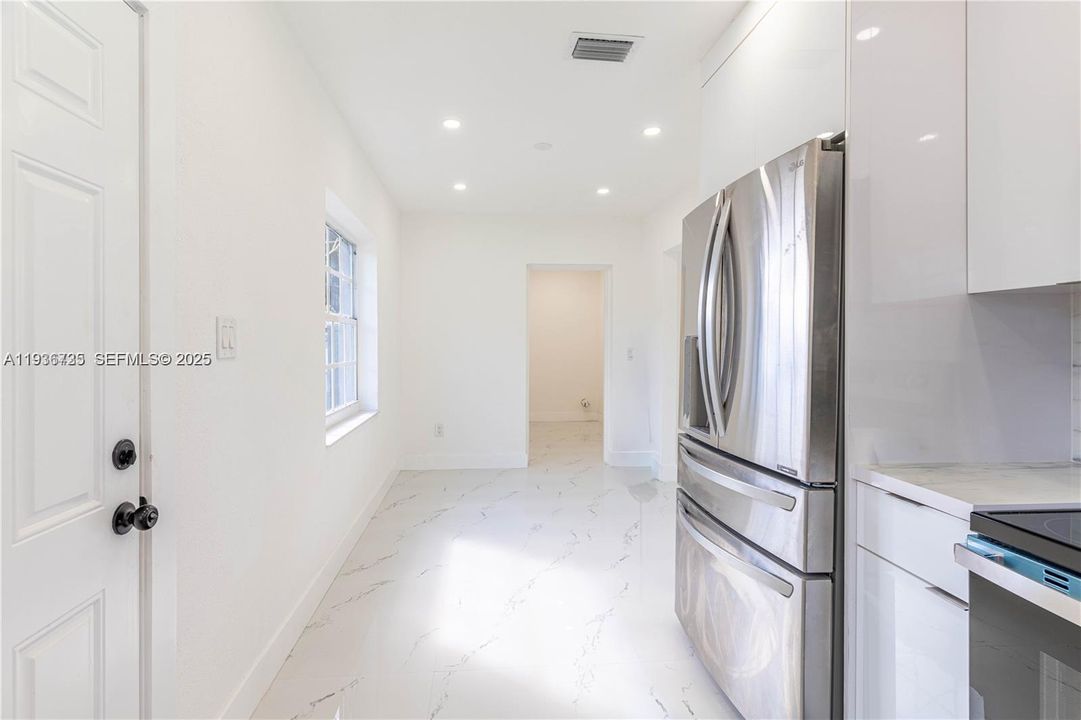 For Sale: $535,000 (3 beds, 2 baths, 1075 Square Feet)