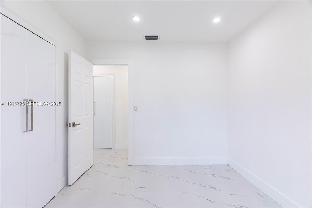 For Sale: $535,000 (3 beds, 2 baths, 1075 Square Feet)