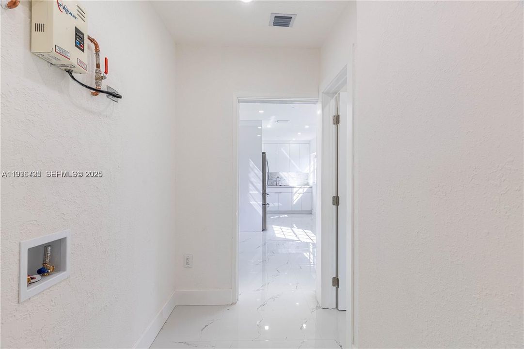 For Sale: $535,000 (3 beds, 2 baths, 1075 Square Feet)