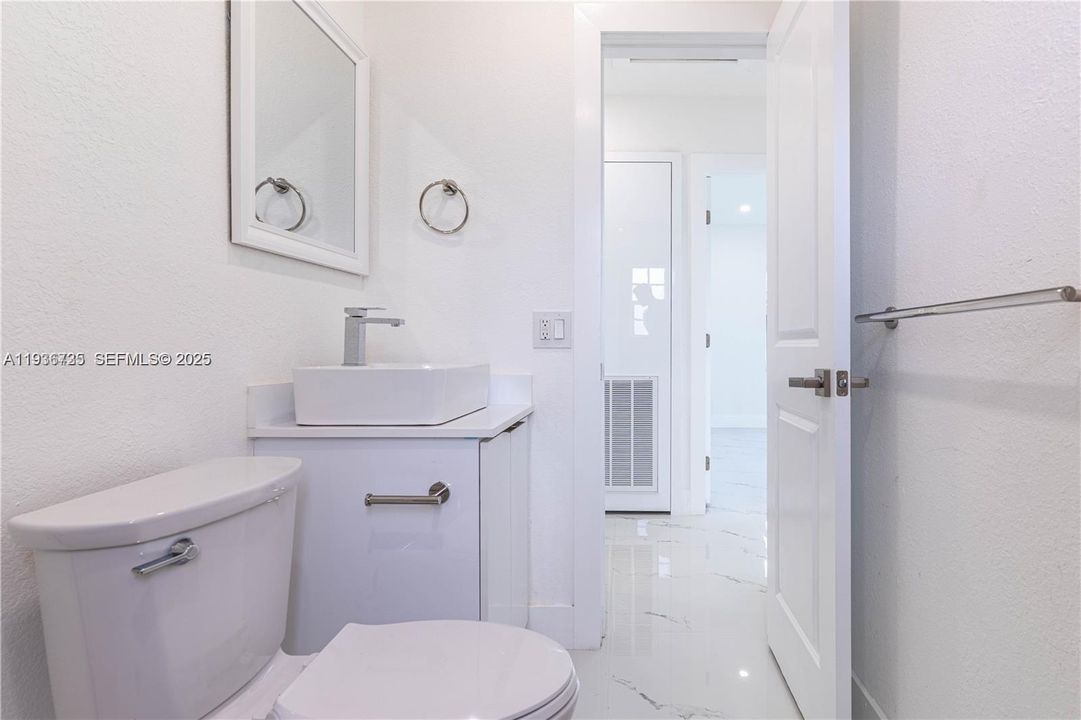 For Sale: $535,000 (3 beds, 2 baths, 1075 Square Feet)