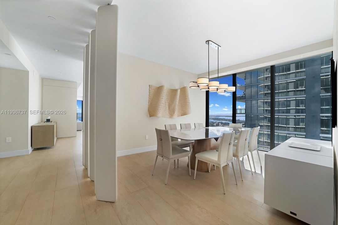 En Venta: $3,850,000 (4 camas, 5 baños, 2520 Pies cuadrados)