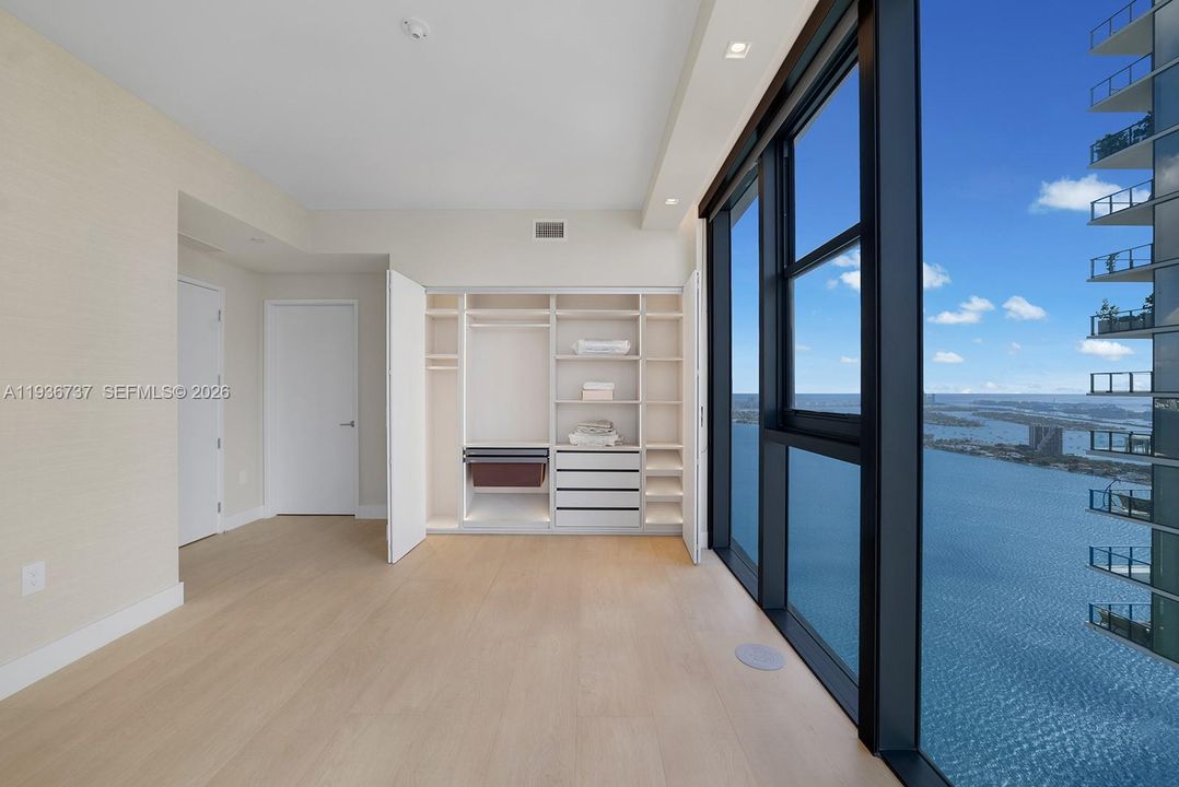 En Venta: $3,850,000 (4 camas, 5 baños, 2520 Pies cuadrados)