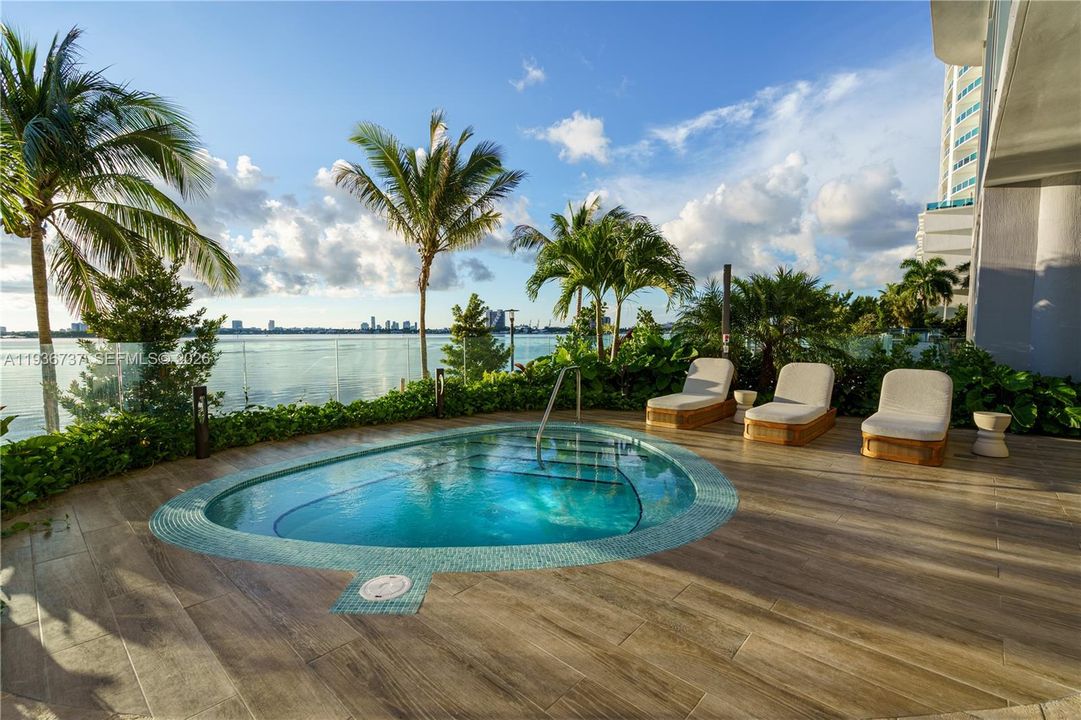 En Venta: $3,850,000 (4 camas, 5 baños, 2520 Pies cuadrados)