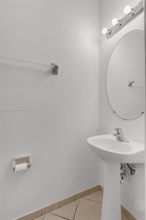 出租: $3,595 (3 贝兹, 2 浴室, 1838 平方英尺)