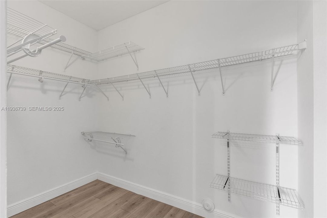 出租: $3,595 (3 贝兹, 2 浴室, 1838 平方英尺)